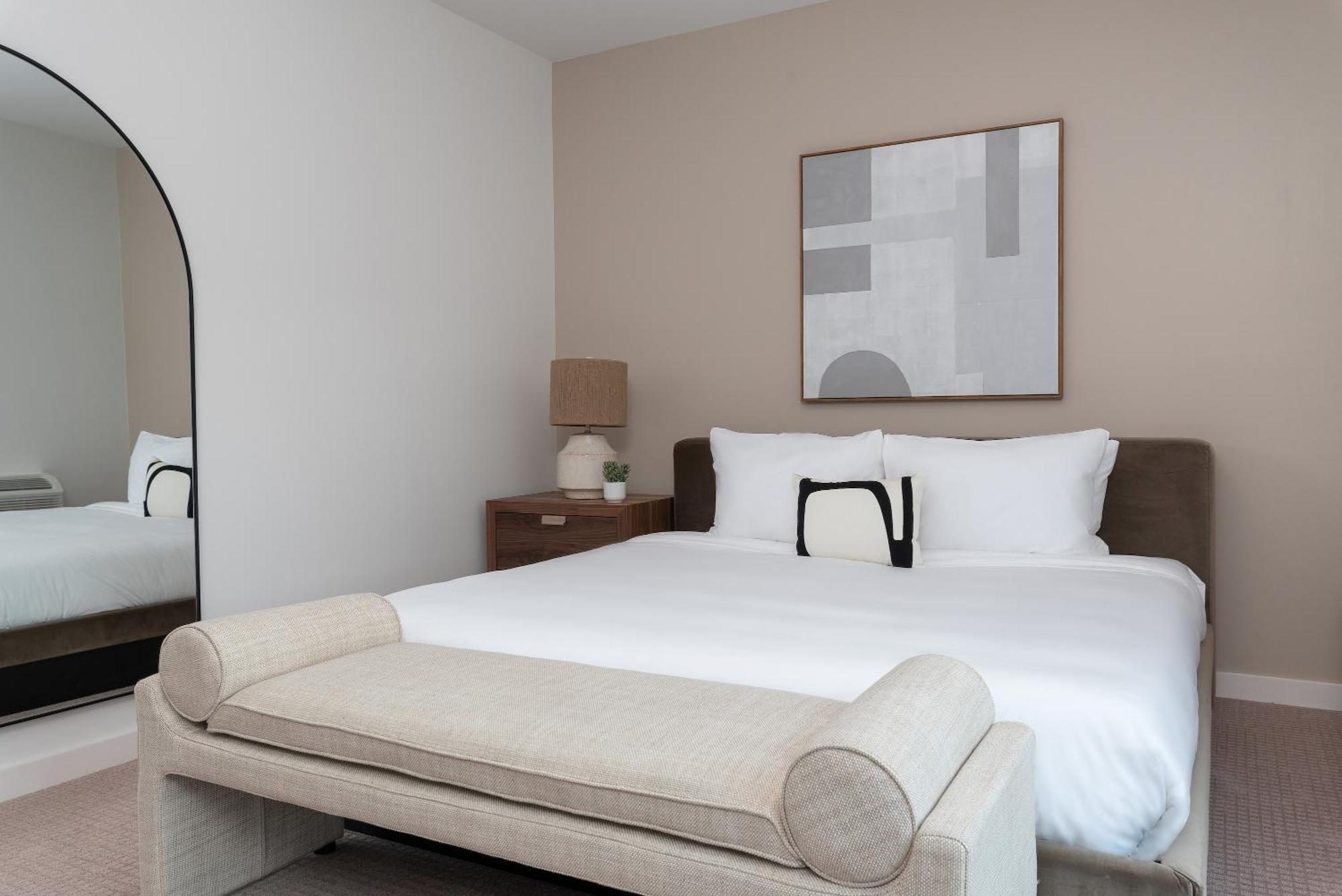 Boardwalk Hotel On Lake Anna By Kasa Mineral Room photo